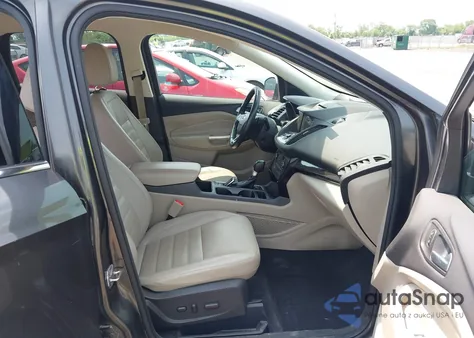 2017 Ford Escape Titanium z USA, uszkodzony, nr VIN 1FMCU0J97HUC12229